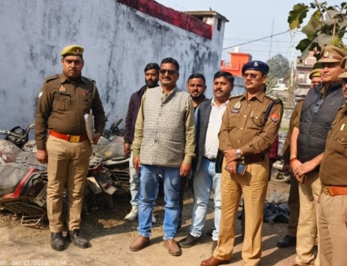 ऑपरेशन क्लीन अभियान" के तहत थाना रामकोला में सीज व  लावारिस में दाखिल