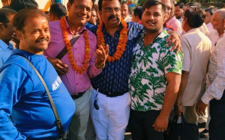 चुनाव करने के लिए नियुक्त चुनाव अधिकारी उमेश चंद्र मिश्रा, अजीत सिंह, सर्वजीत सिंह ‘सूर्यवंशी’, रवि शंकर उपाध्याय और उमाकांत की मौजूदगी में